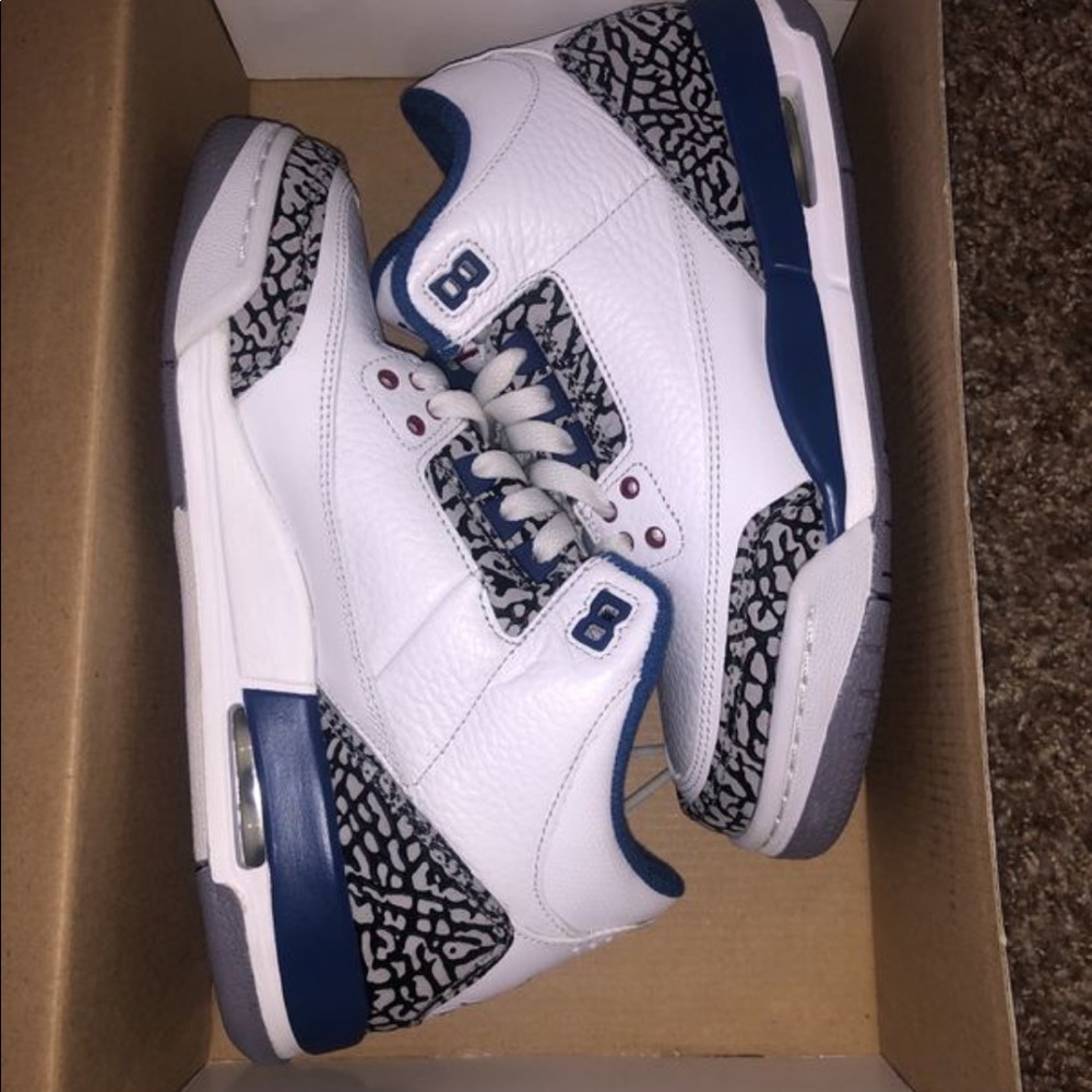 Air Jordan Retro 3 True Blue size 5Y